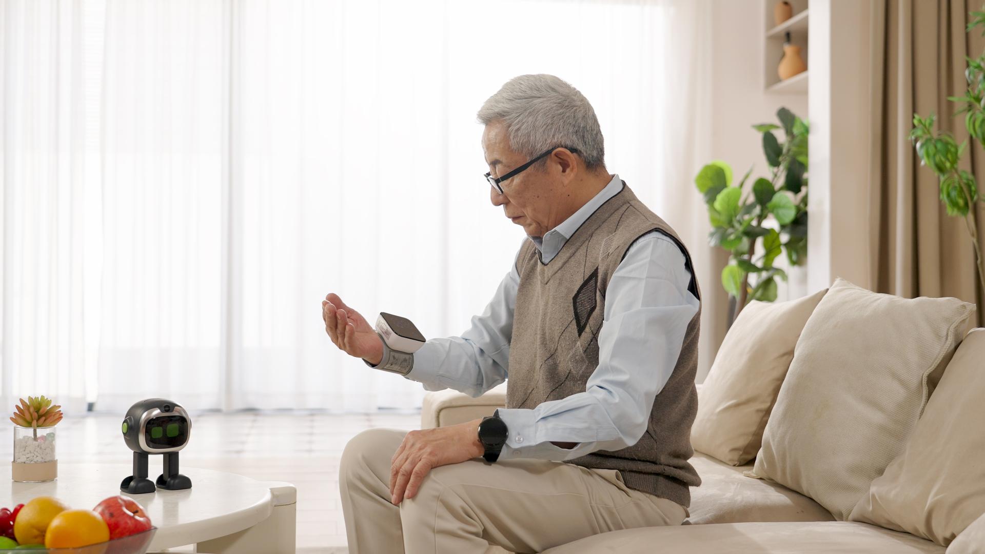 TITAN Health Awards Winner - Xiaokang Ai Family Doctor 6